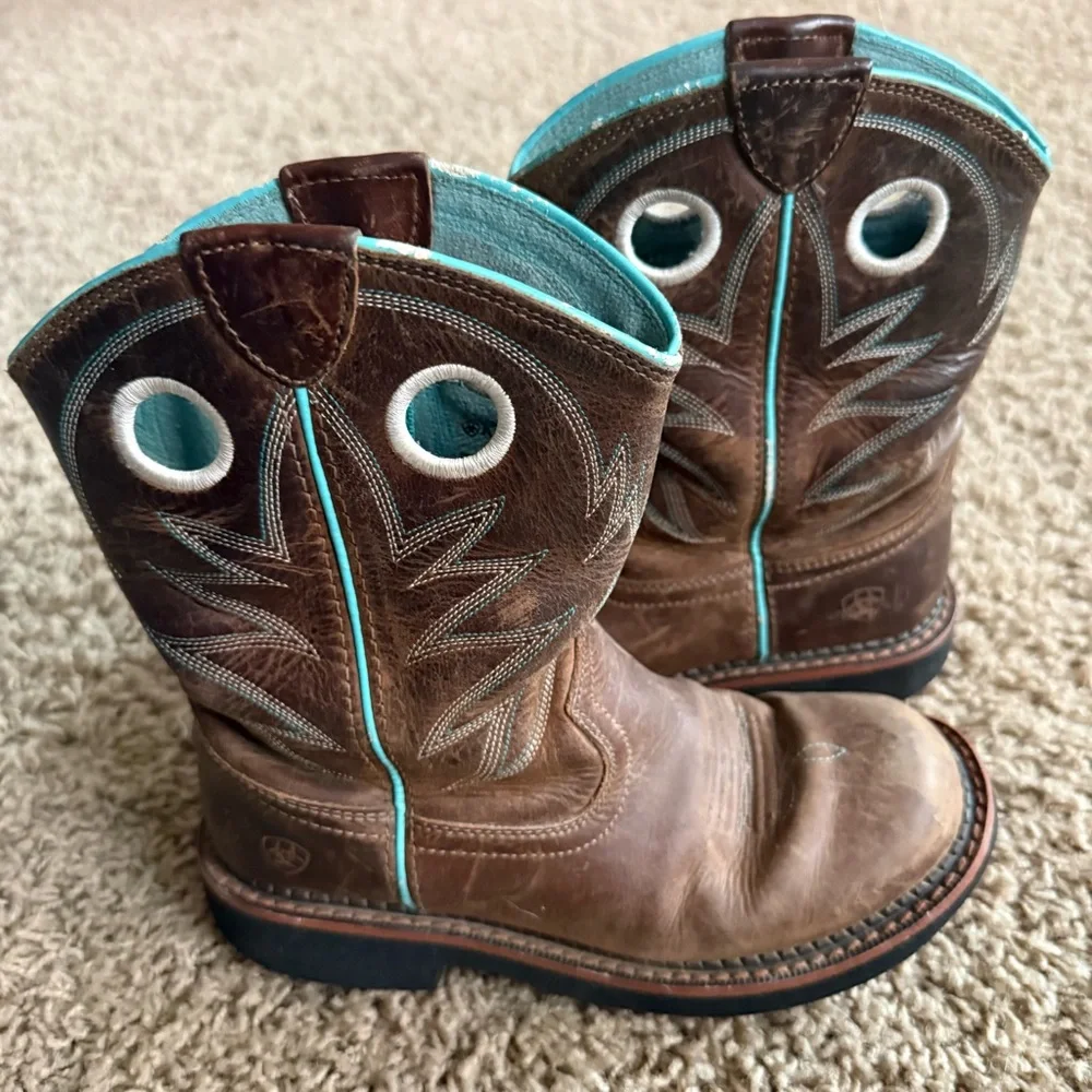 ARIAT Girls Brown Leather Cowboy boots. Size Kids size 3